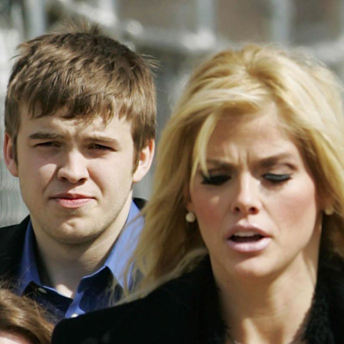 Suspenden la investigación sobre la muerte del hijo de Anna Nicole Smith