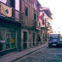 La Ertzaintza procede al registro de la herriko taberna de Artziniega (Álava)