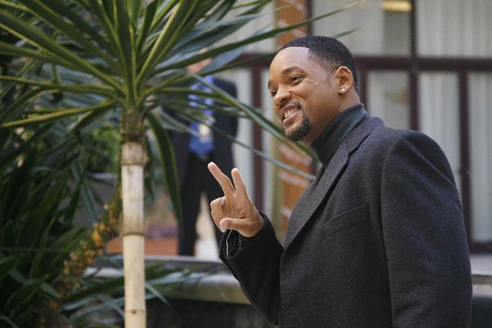 Will Smith vuelve a salvar a la humanidad en la superproducción 'Soy leyenda', una película "apocalíptica diferente"