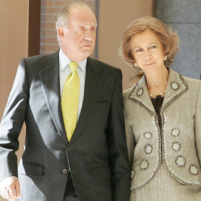 Don Juan Carlos y doña Sofía felicitan la Navidad acompañados de sus ocho nietos