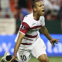 Luis Fabiano se mantiene como máximo anotador y por detrás llegán Van Nistelrooy y Diego Milito