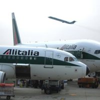 Air France-KLM se compromete a adquirir el 100% de Alitalia y a inyectarle 750 millones