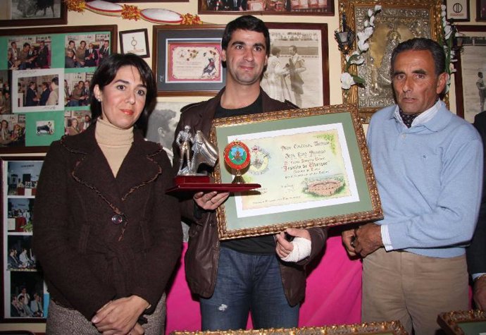 Jesulín de Ubrique, premiado en Sanlúcar de Barrameda por la Peña Taurina José Luis Parada