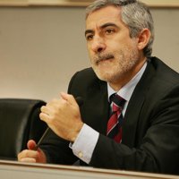 Llamazares cree que quienes han invitado a Gadafi deben explicar sus intereses con este "personaje"