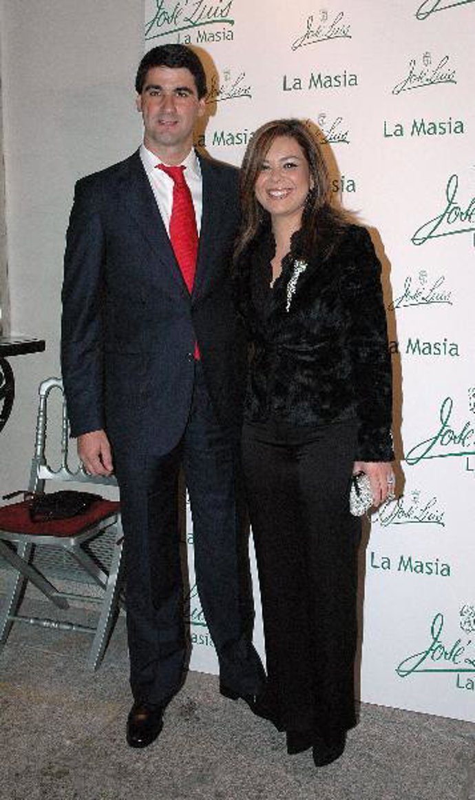 Jesulín de Ubrique reaparece en público tras su cogida en Portugal para recoger un premio de la peña "Las Majas de Goya"