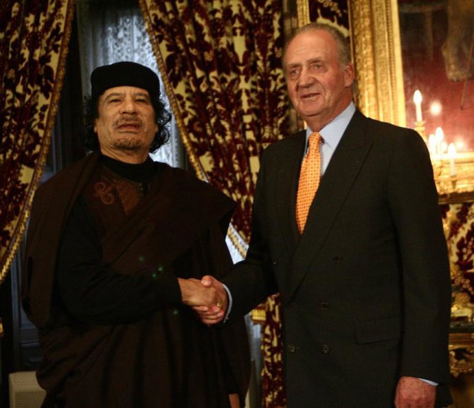 Gadafi aboga por que España y Libia afronten conjuntamente el terrorismo en un discurso improvisado en el Palacio Real