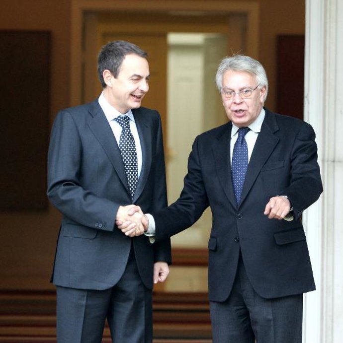 Zapatero recibe hoy a Felipe González para una primera toma de contacto con el Grupo de Reflexión sobre la UE