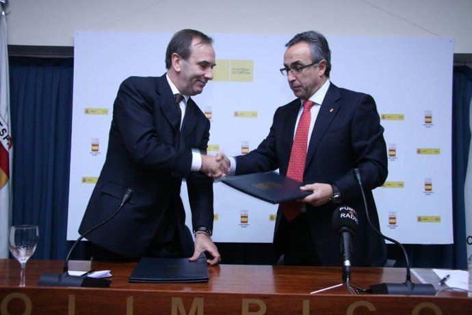 El COE y el Ministerio de Defensa firman un acuerdo de colaboración para fomentar los valores olímpicos
