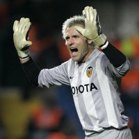 Cañizares insinúa su retirada del fútbol y pide un porqué a los dirigentes del club por su despido