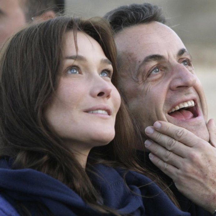Un diario francés asegura que Sarkozy se casó con Bruni el pasado jueves