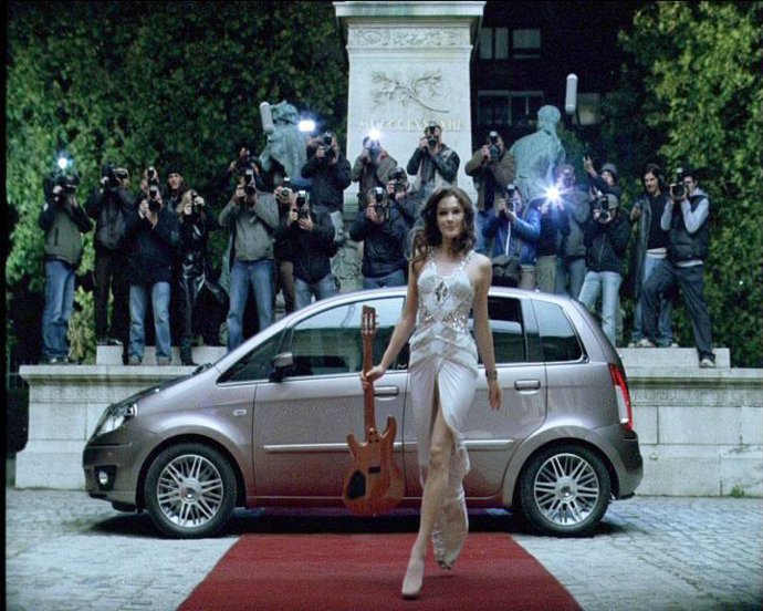 Carla Bruni, "musa" publicitaria del nuevo Lancia