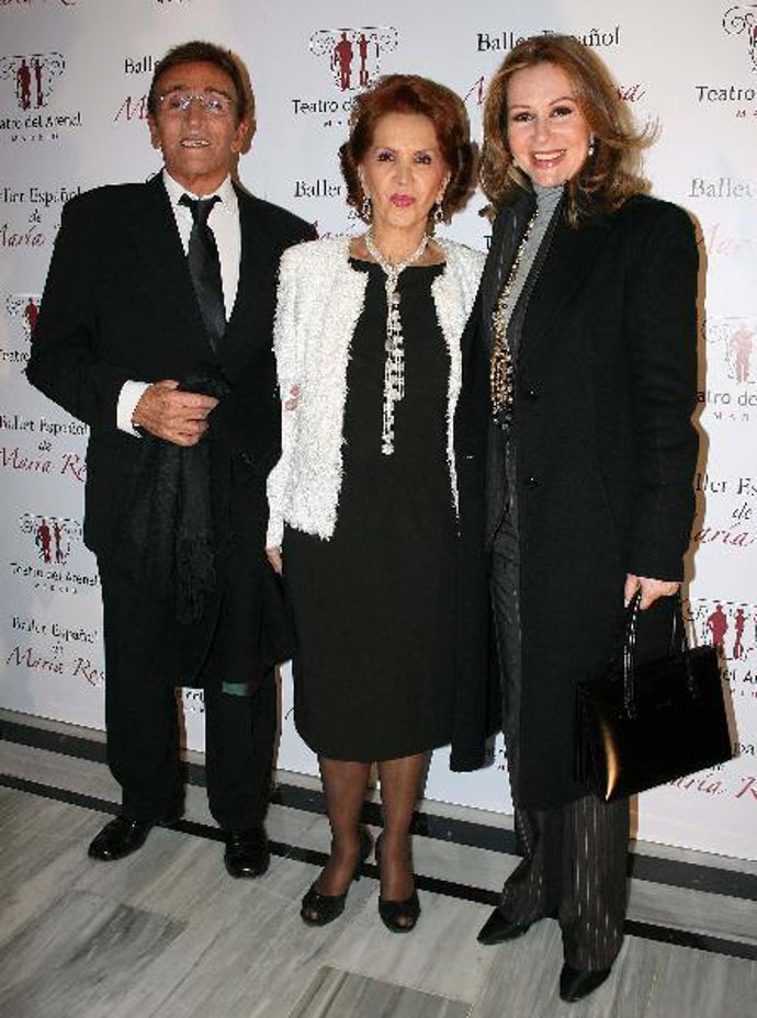 María Rosa posa con Pepe Rubio y María Kosty.