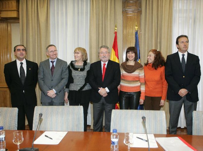 Bernat Soria, hoy en el Ministerio de Sanidad con los representantes de la Asoci