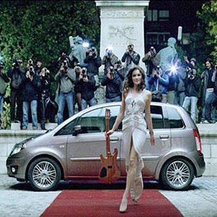 Carla Bruni, "musa" publicitaria del nuevo Lancia