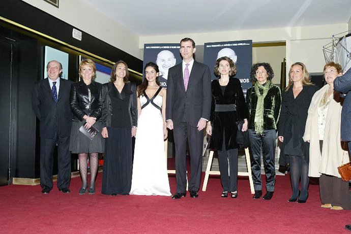 Los Príncipes de Asturias junto a Blanca Marsillach.