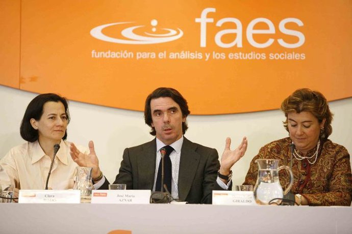 Aznar, con Clara Rojas