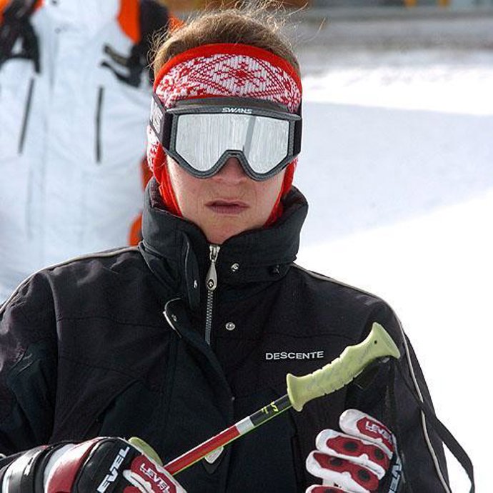 La Infanta Elena se divierte en Baqueira