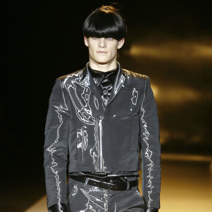 Ana Locking presenta una colección monocromática