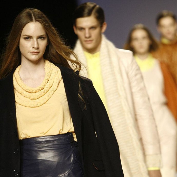 El Delgado Buil apuesta por el abrigo y Carlos Díez por los cuadros, las rayas y los flecos