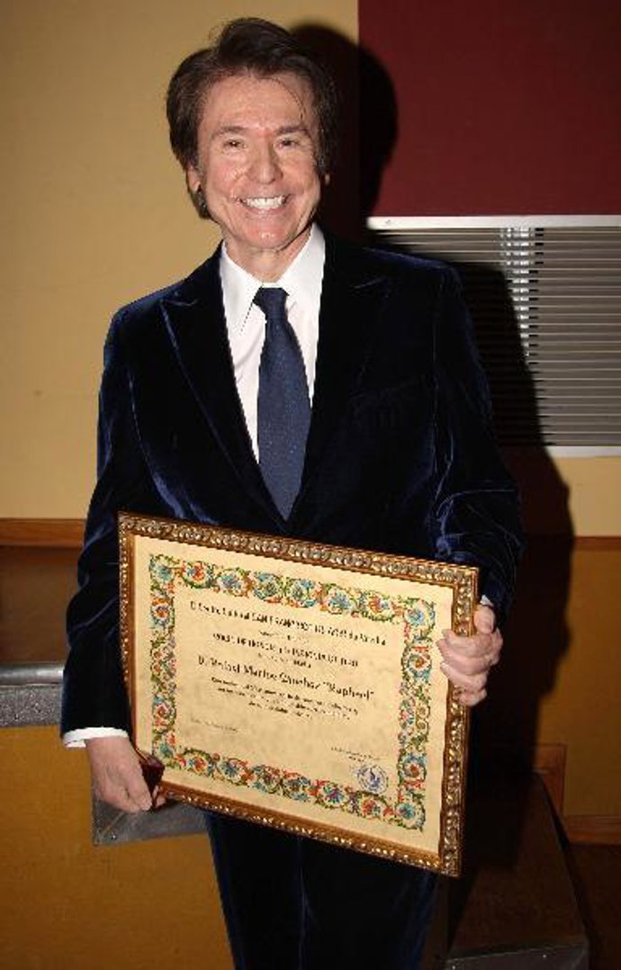 El artista, feliz y emocionado en el homenaje.