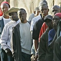 Los inmigrantes piden un nuevo proceso de regularización y que se eliminen los CETI