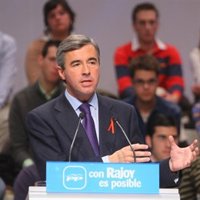 Acebes dice que el PSOE ha puesto "obstáculos" a los debates y que al PP le hubiera gustado más otro moderador