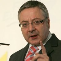 Blanco dice seguir "esperando" que Rajoy, Acebes y Zaplana pidan disculpas "por las mentiras" del 11-M 