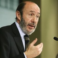 Rubalcaba condena la "siniestra trampa" de ETA y asegura que los responsables del atentado serán detenidos