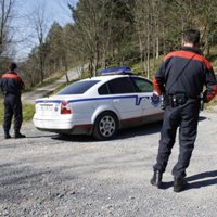 La Ertzaintza levanta el cordón policial en el repetidor del monte Arnotegi donde estalló la bomba de ETA