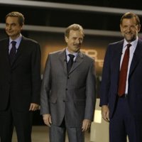 Zapatero gana en el PSOE y Rajoy en el PP