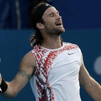 Carlos Moyá se deshace de Robbie Ginepri y Feliciano López cae ante Donald Young