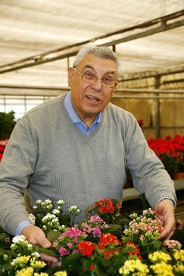 Vicente Mundina en su vivero.
