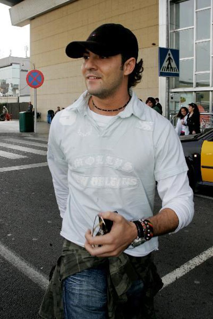 Bisbal en el aeropuerto.