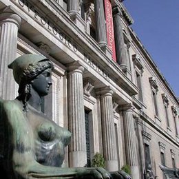 Vista de lado del Museo Nacional Arqueológico