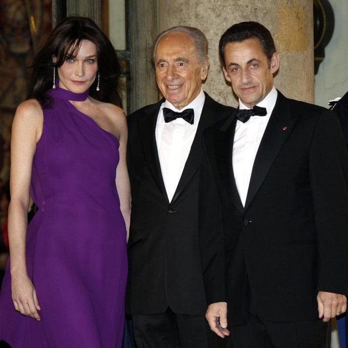 Carla Bruni se estrena como Primera Dama en una cena de Gala en el Elíseo