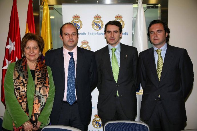 Firma del acuerdo entre la Comunidad de Madrid, el ayuntamiento de Torrejón y la