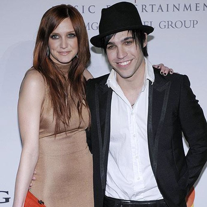 Pete Wentz niega que la cantante Ashlee Simpson esté embarazada