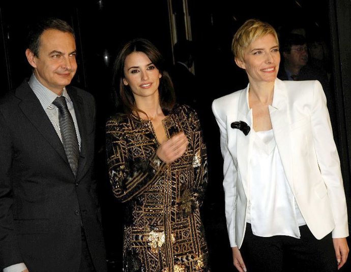 Penélope Cruz, acompañada de José Luis Rodríguez Zapatero, brilló con luz propia en Madrid durante  el estreno de su últ