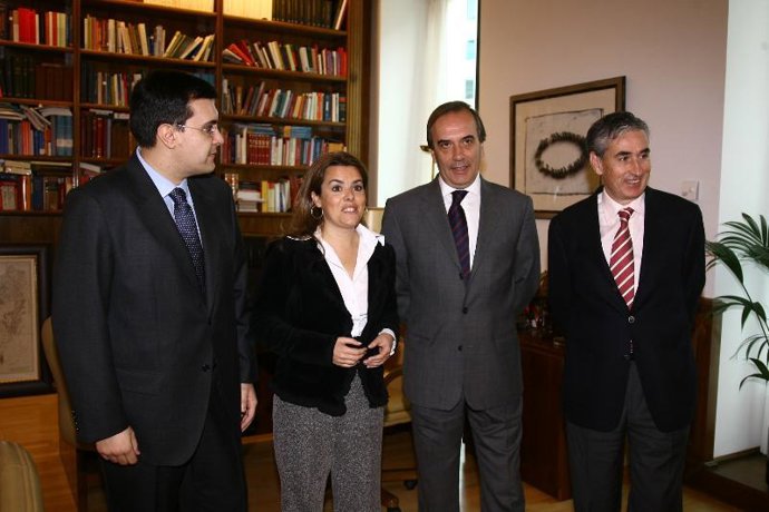 Comienzo de la reunión entre los dos portavoces.