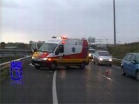 Dos heridos, uno de ellos muy grave, tras un atropello doble en la A-3 de Madrid