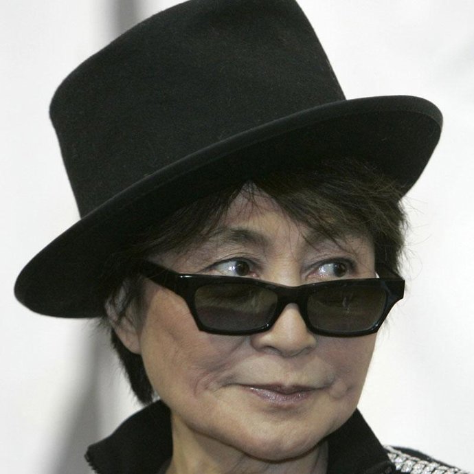 Yoko Ono intenta hacerse con un vídeo inédito donde Lennon aparece fumando marihuana