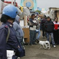 Italia califica de "injustificables" los actos de violencia contra gitanos en Nápoles