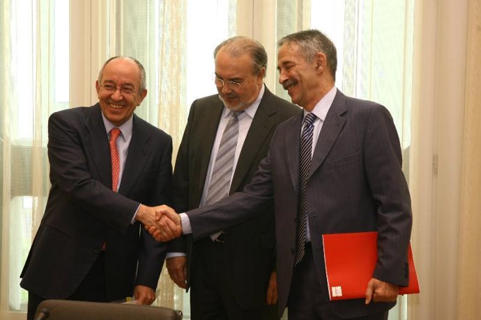 Solbes, Fernández Ordoñez y Segura en el acto.