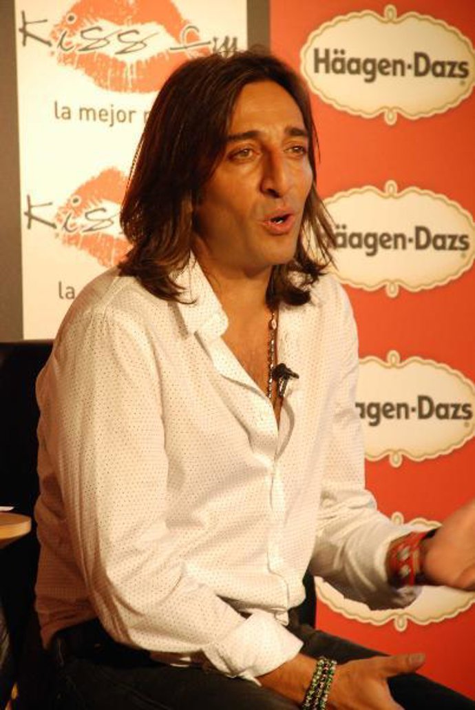 Antonio Carmona.
