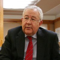 Sáenz de Santamaría anima a presentarse a quién tenga una alternativa, defiende a Rajoy y elude comentar las enmiendas