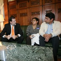 Rajoy traslada a Cortés el apoyo a un "pacto total" para luchar contra la pederastia