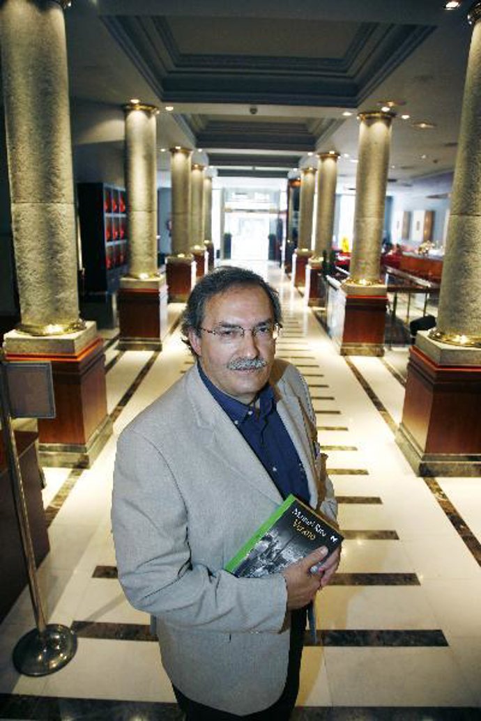 El escritor Manuel Rico.