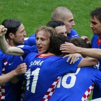 Modric da a Croacia sus tres primeros puntos