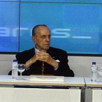 Fraga cree que Costa "hace bien en no presentar" una candidatura alternativa a la de Rajoy