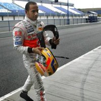 El fundador de Minardi culpa a Hamilton de "errores muy serios" por "la inexperiencia y el nerviosismo"